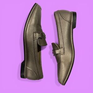 Cute clean Anne Klein flex gold metallic loafers 1/2” heel height preppy classic